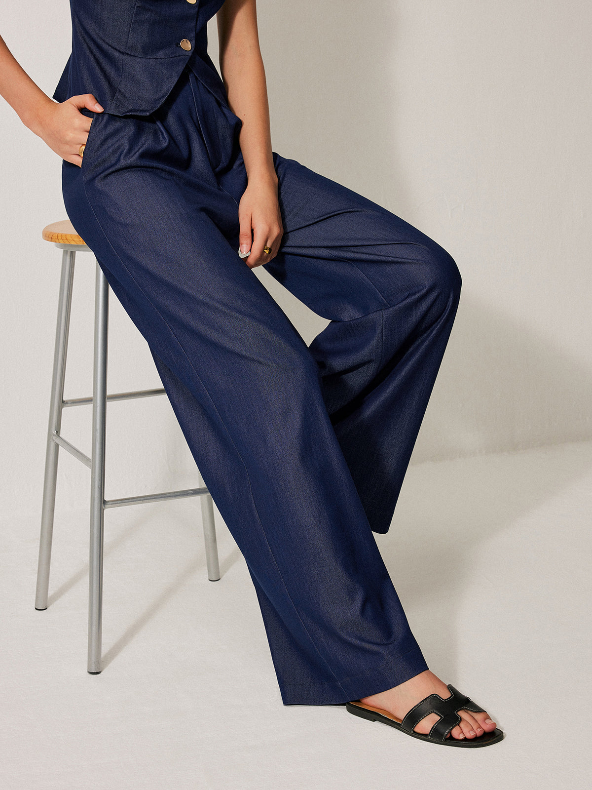 Hose mit Taschen an der mittleren Taille