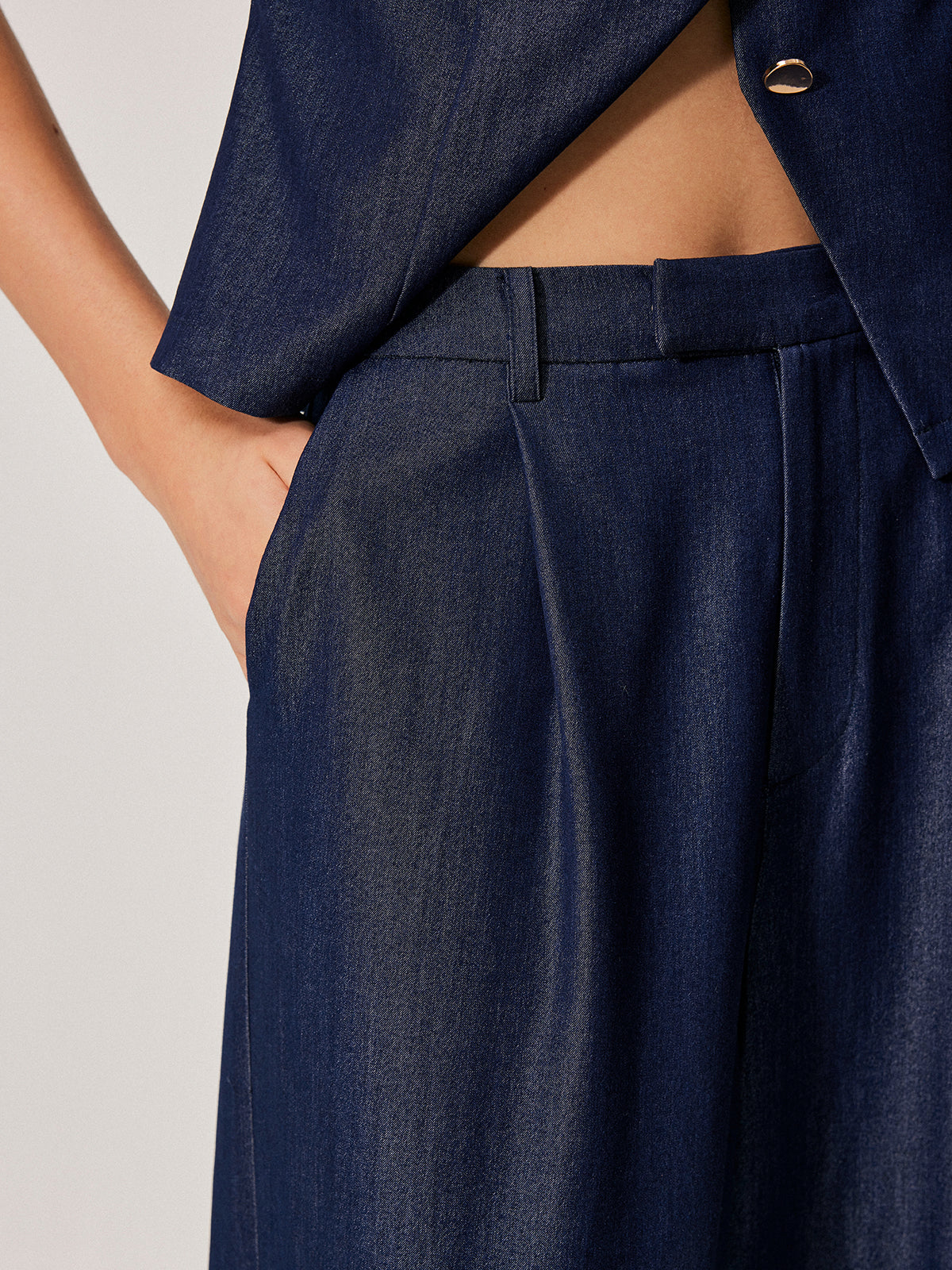 Mid-Waist Pocket Detail Pants