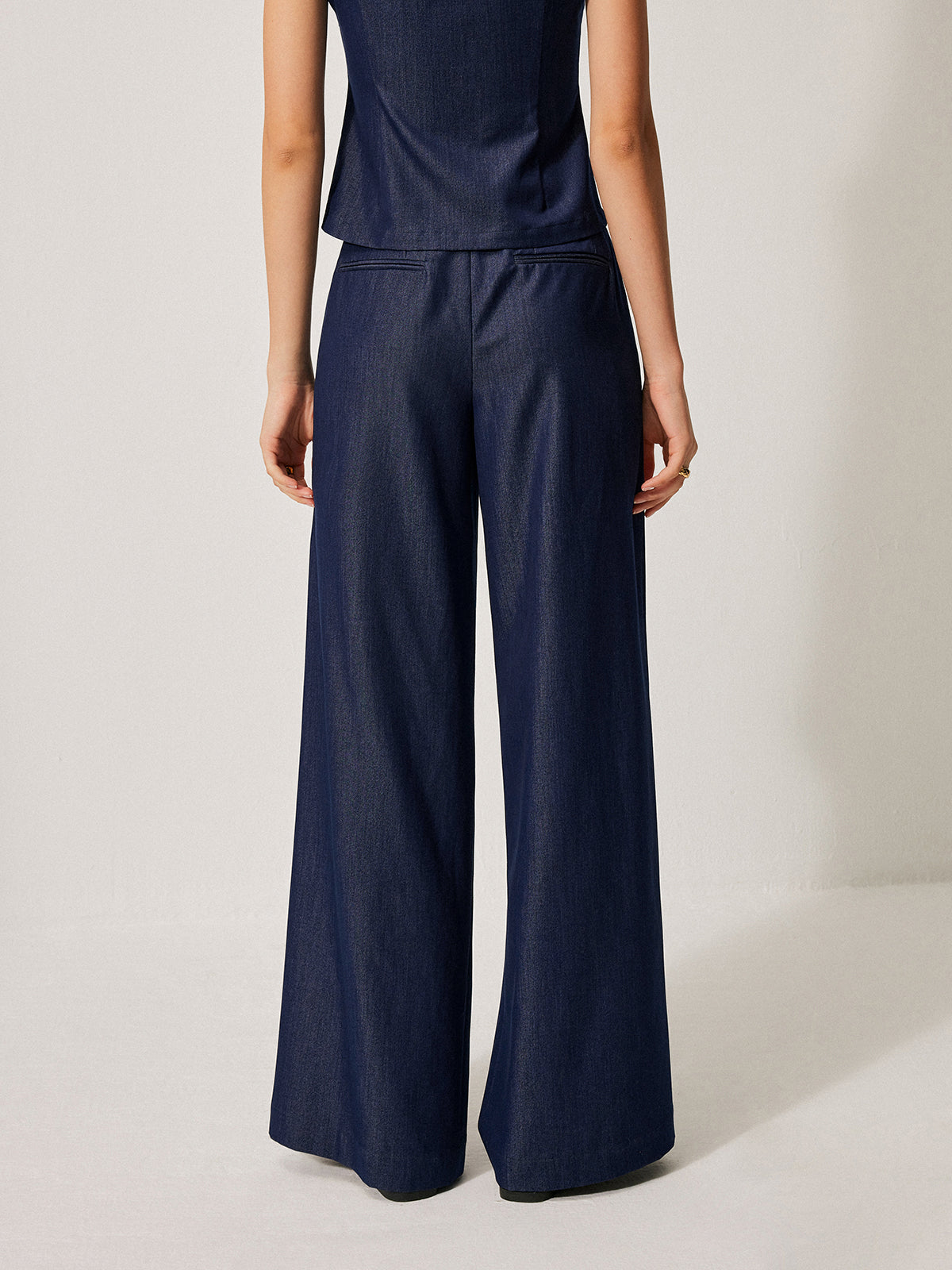Hose mit Taschen an der mittleren Taille