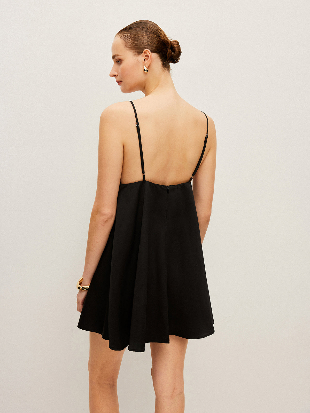 Robe caraco évasée à col en V