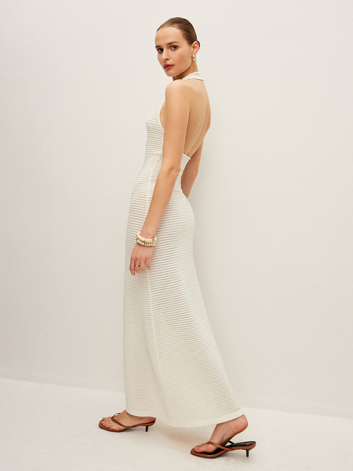 Robe dos nu en maille semi-transparente