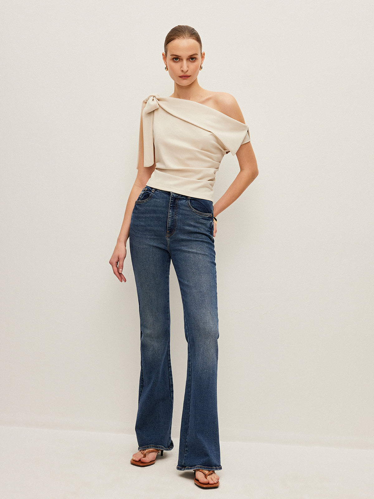 One-Shoulder-Top mit Schleifendetail