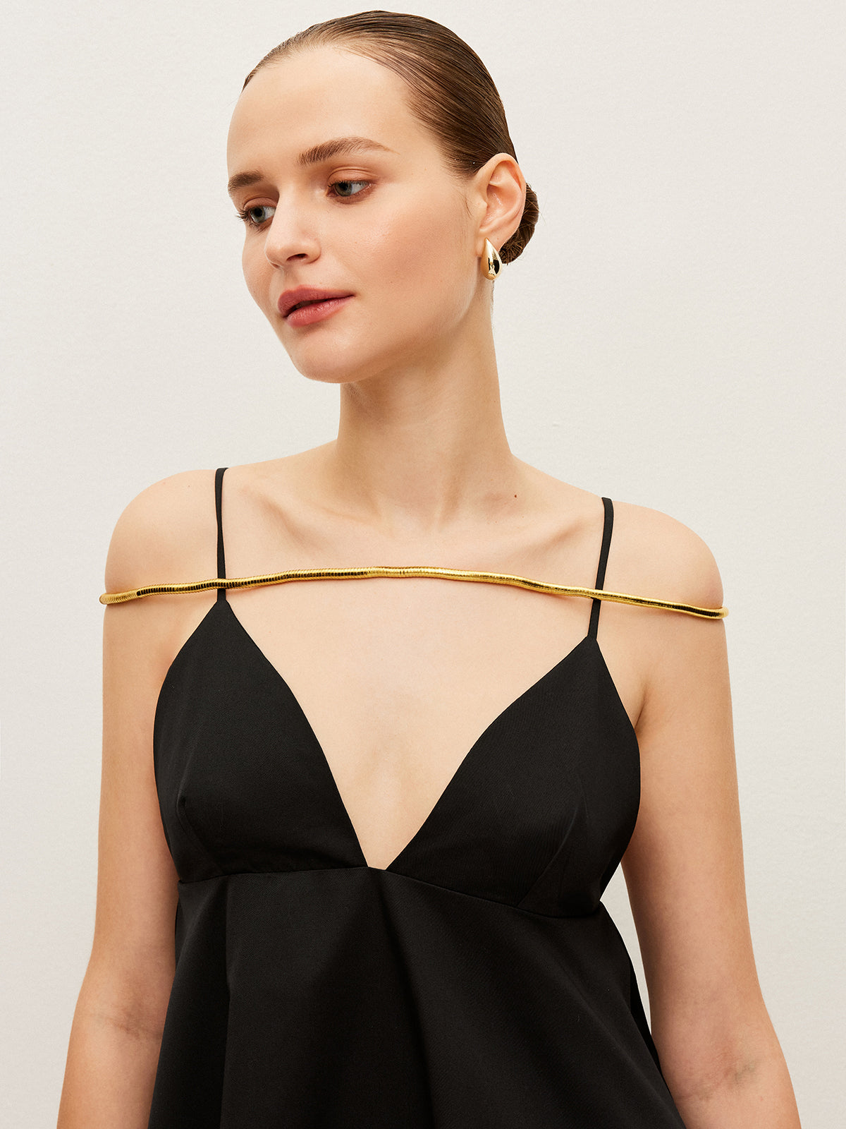 Collier doré torsadé et flexible