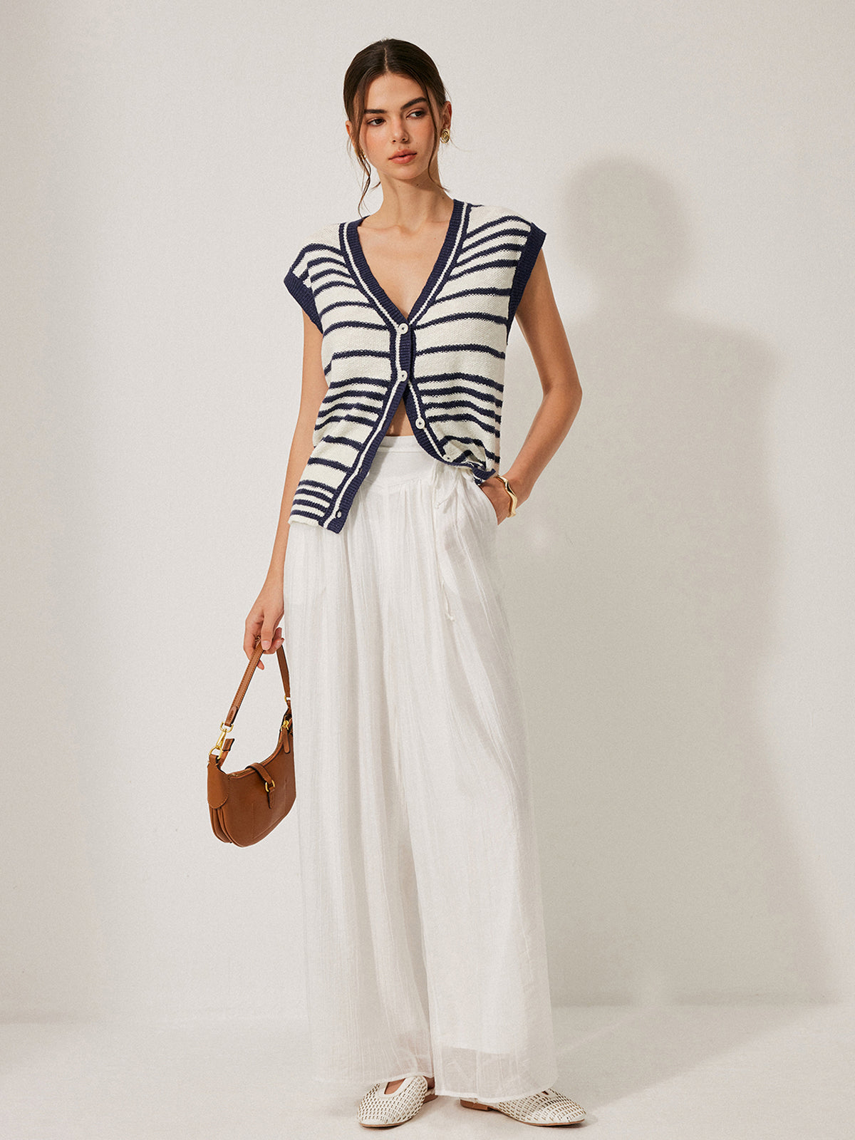 Hose mit mittelhohem Bund, Taschen und Bindebändern