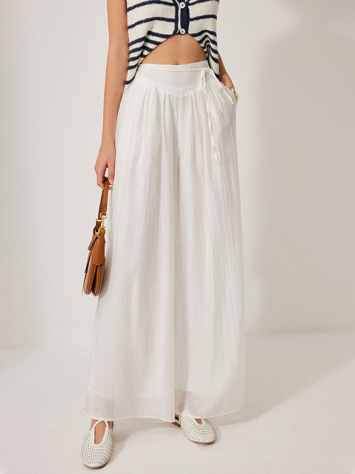 Hose mit mittelhohem Bund, Taschendetails und Bindeband