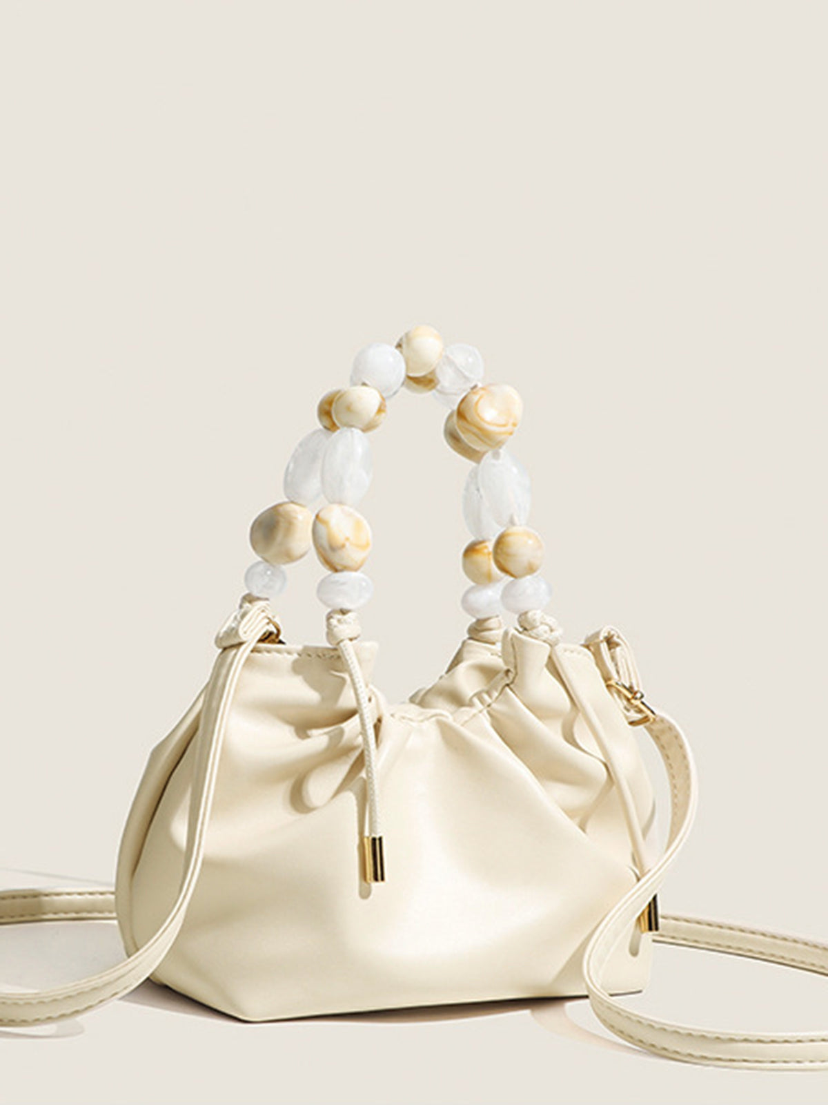 Hobo-Tasche mit pastellfarbenem Perlenhenkel