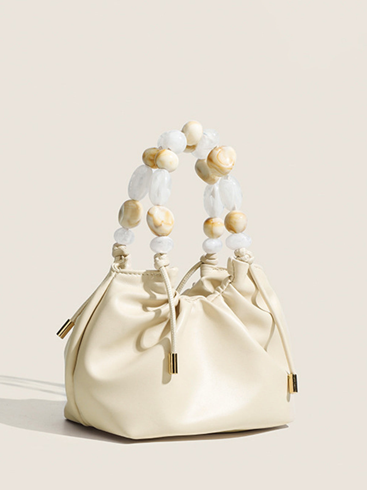 Hobo-Tasche mit pastellfarbenem Perlenhenkel