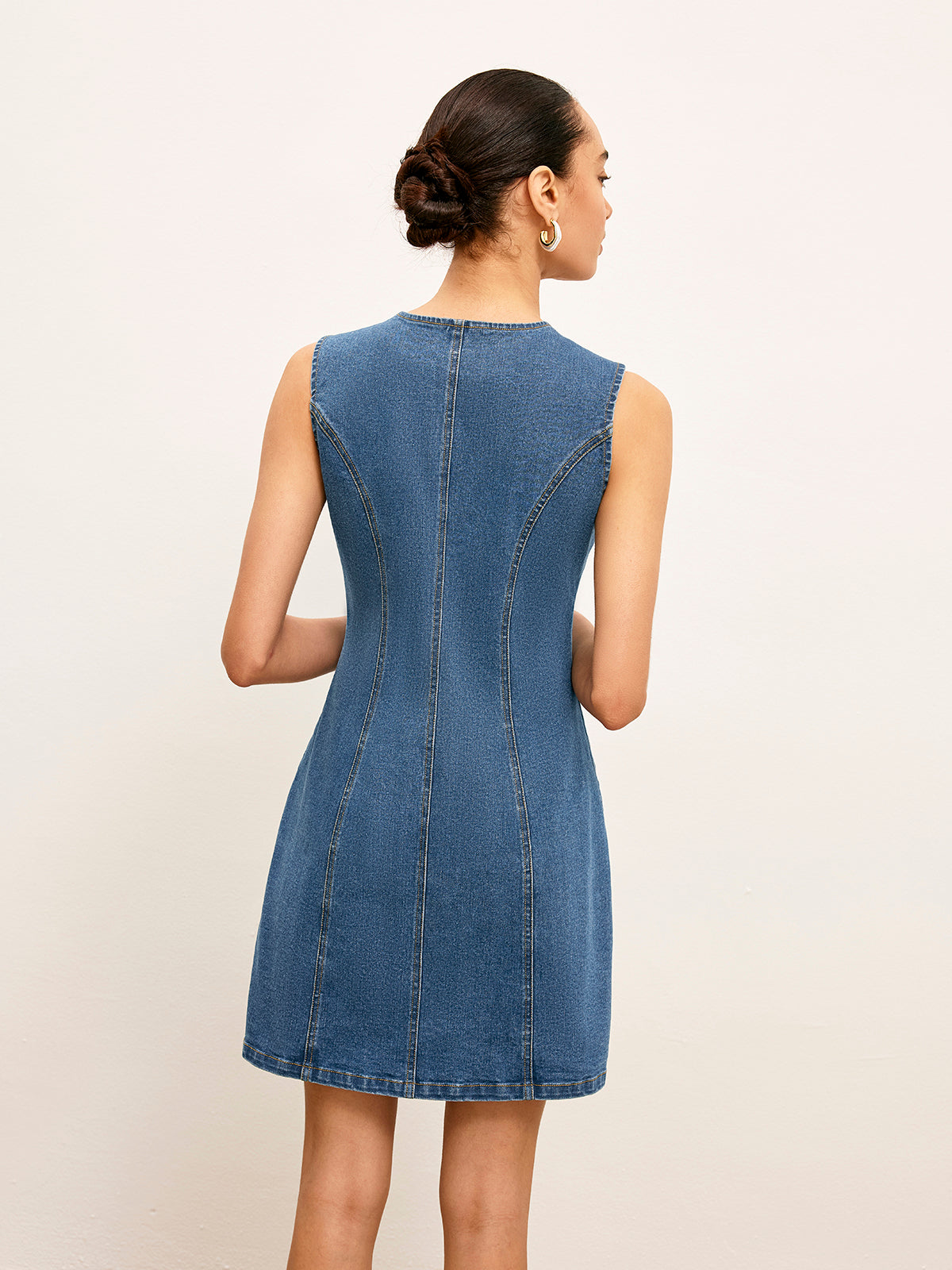Robe en jean à poches avec détails boutonnés