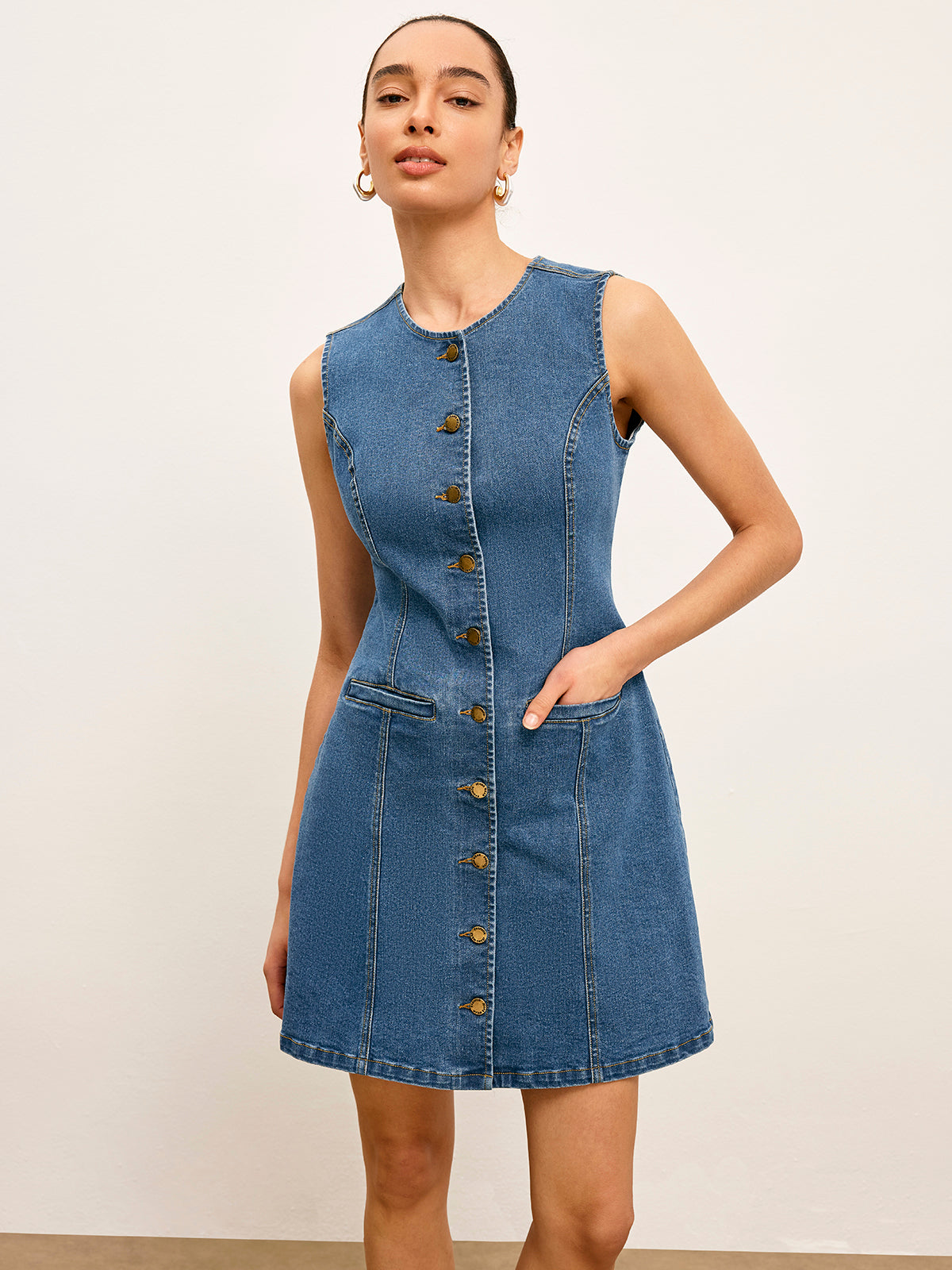 Knopfdetail-Taschen-Jeanskleid