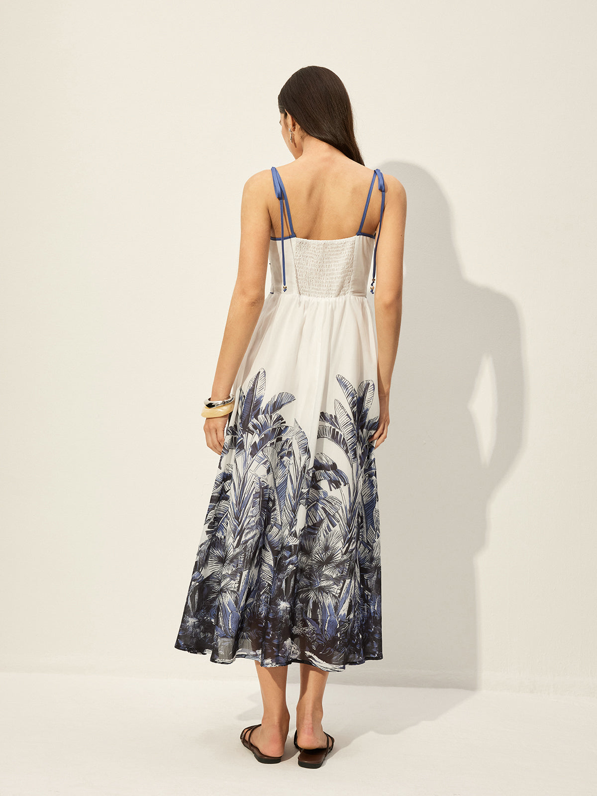 Kleid mit Tropenmuster und Bindeträgern