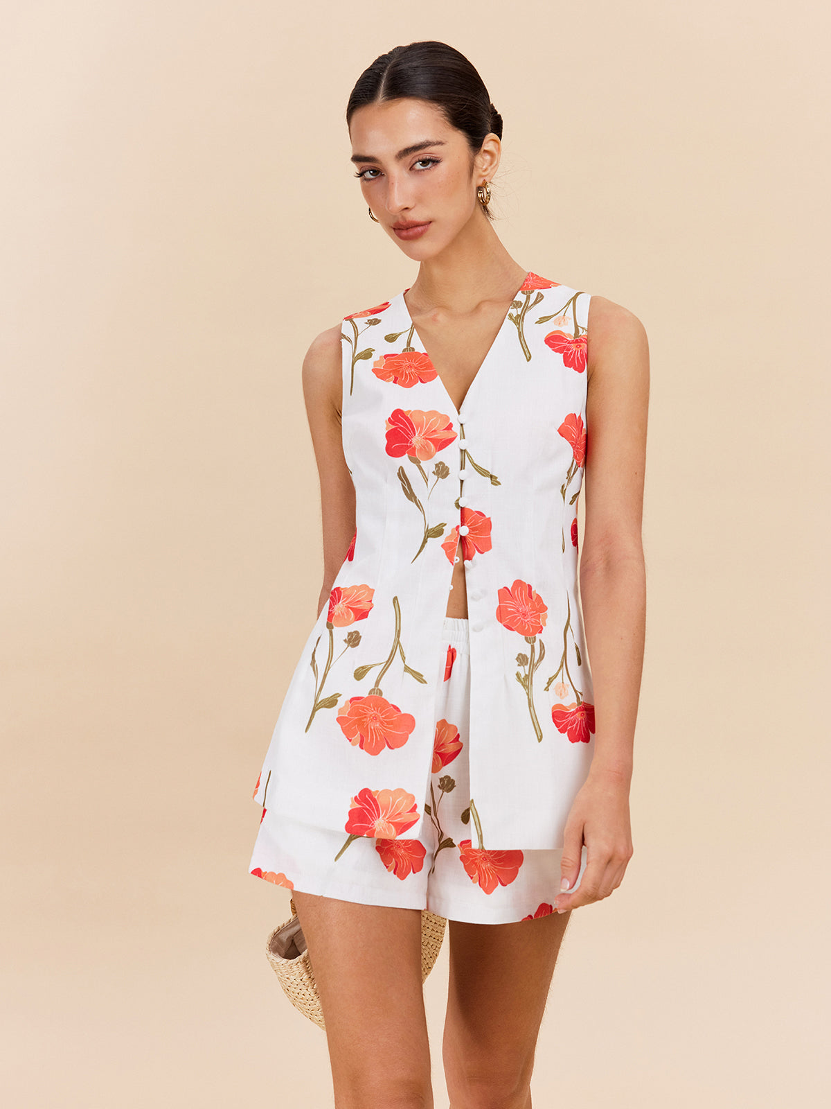 Ensemble de short fleuri boutonné sur le devant