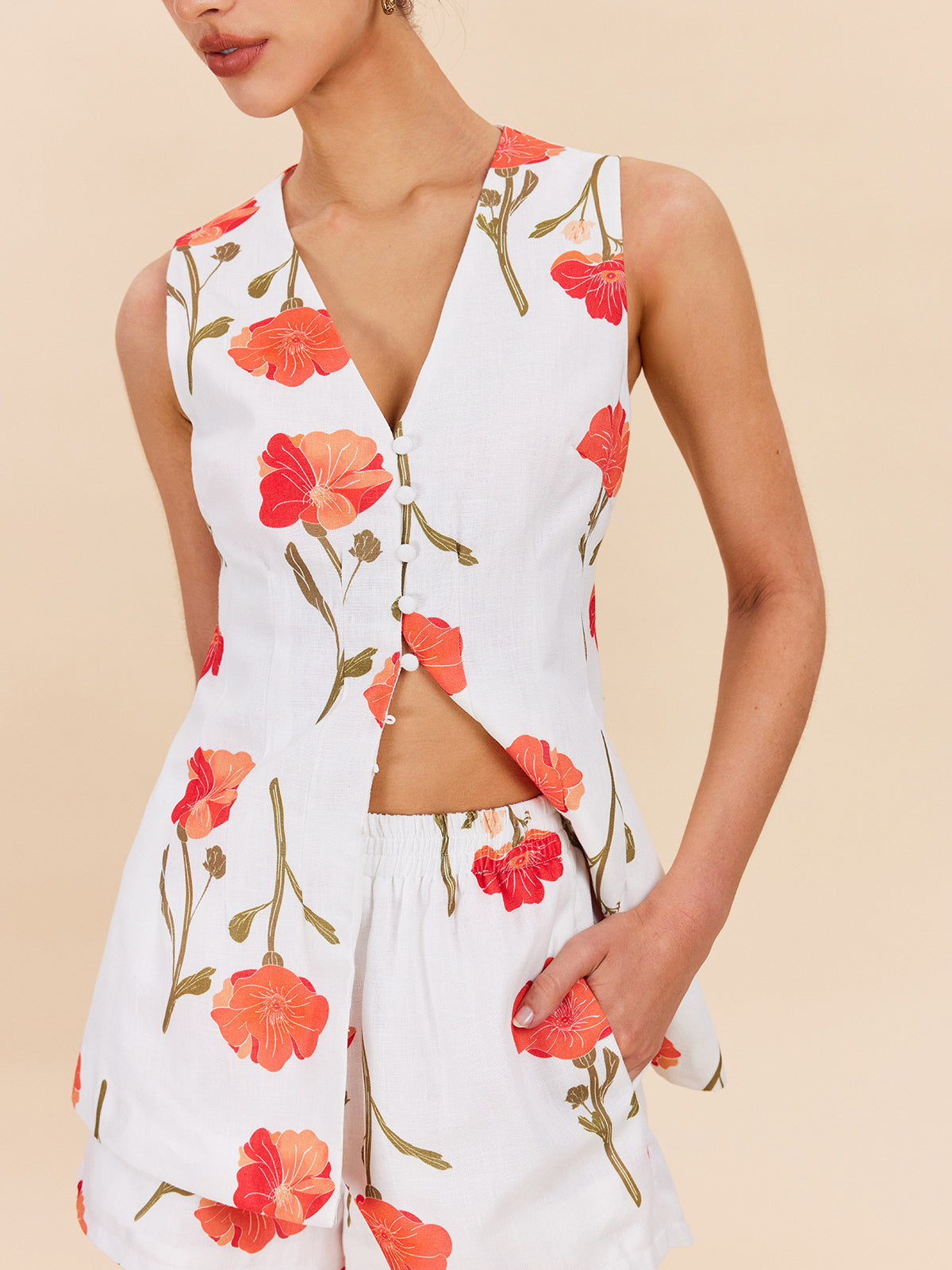 Ensemble de short fleuri boutonné sur le devant