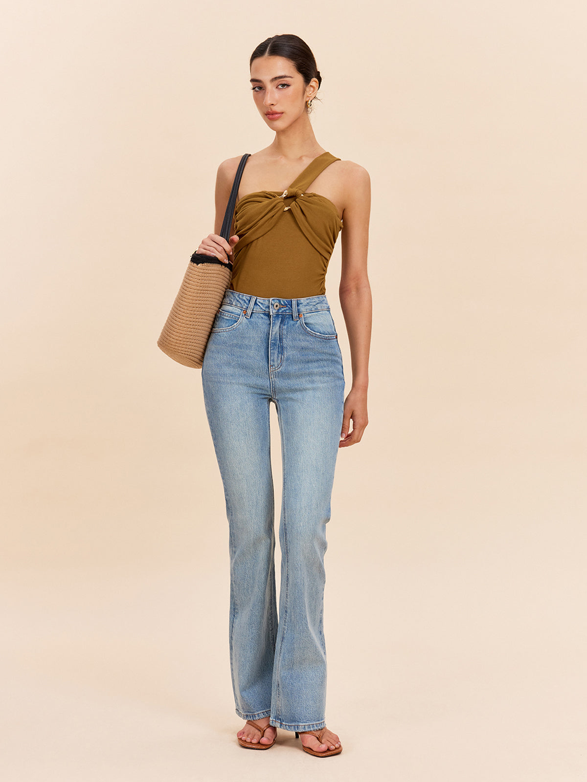 Haut asymétrique à devant torsadé