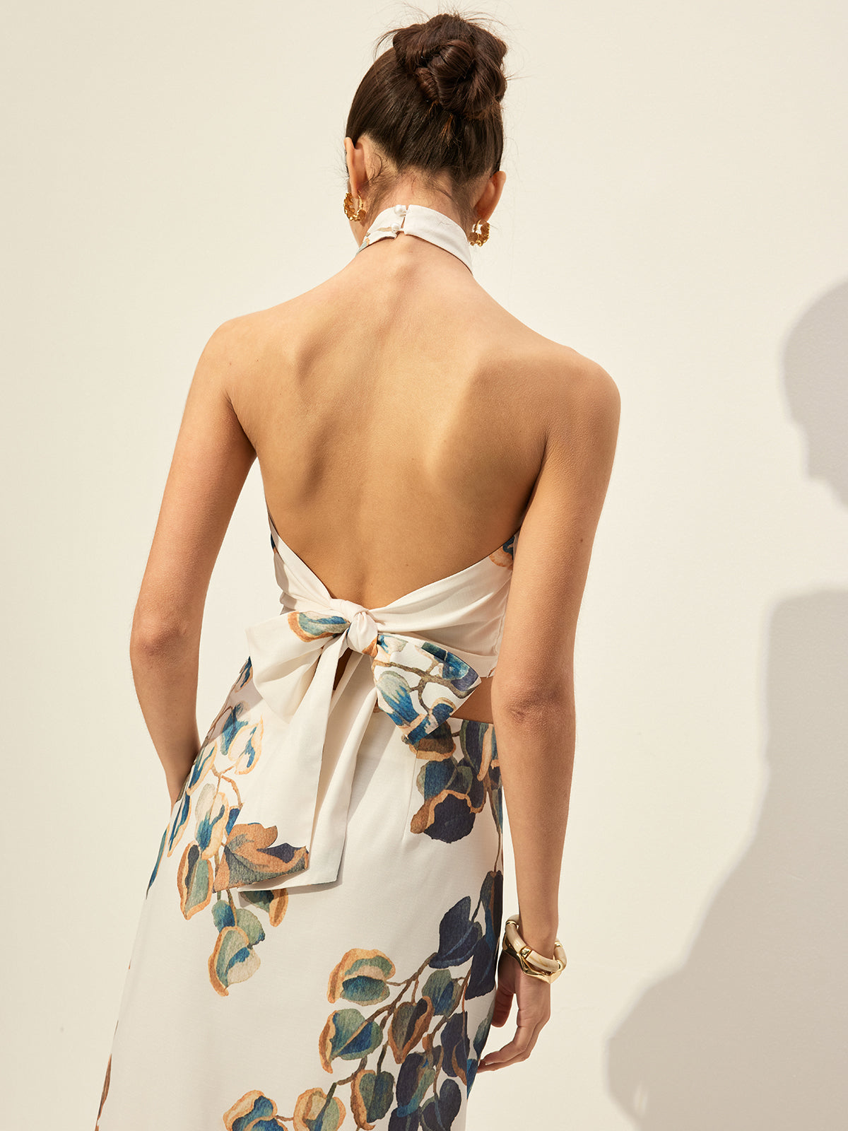 Ensemble haut dos nu à imprimé floral et jupe