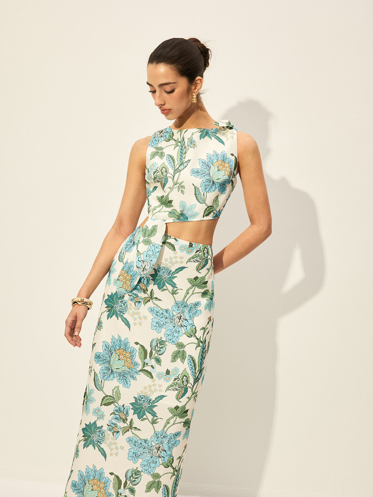 Robe à imprimé floral et découpes