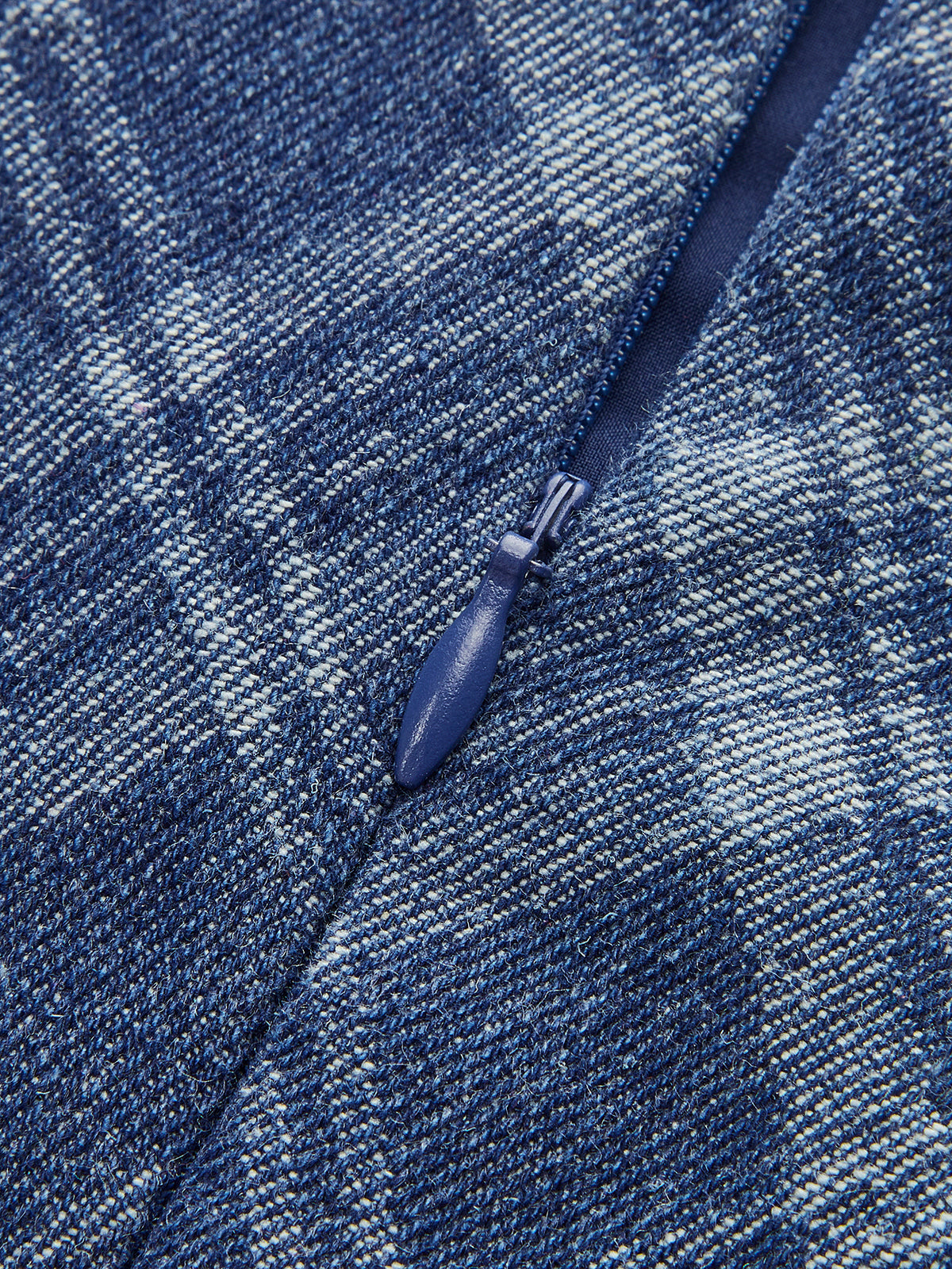 Robe en jean à col rond, poches décoratives et boutons métalliques