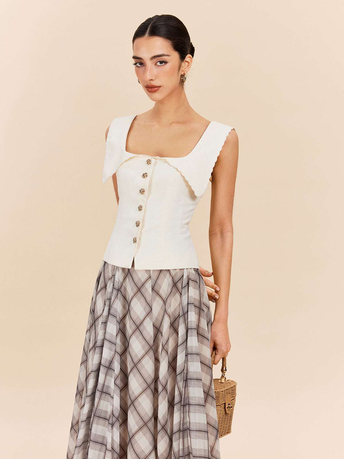 Cotton & Linen Scalloped Collar Buttoned Top