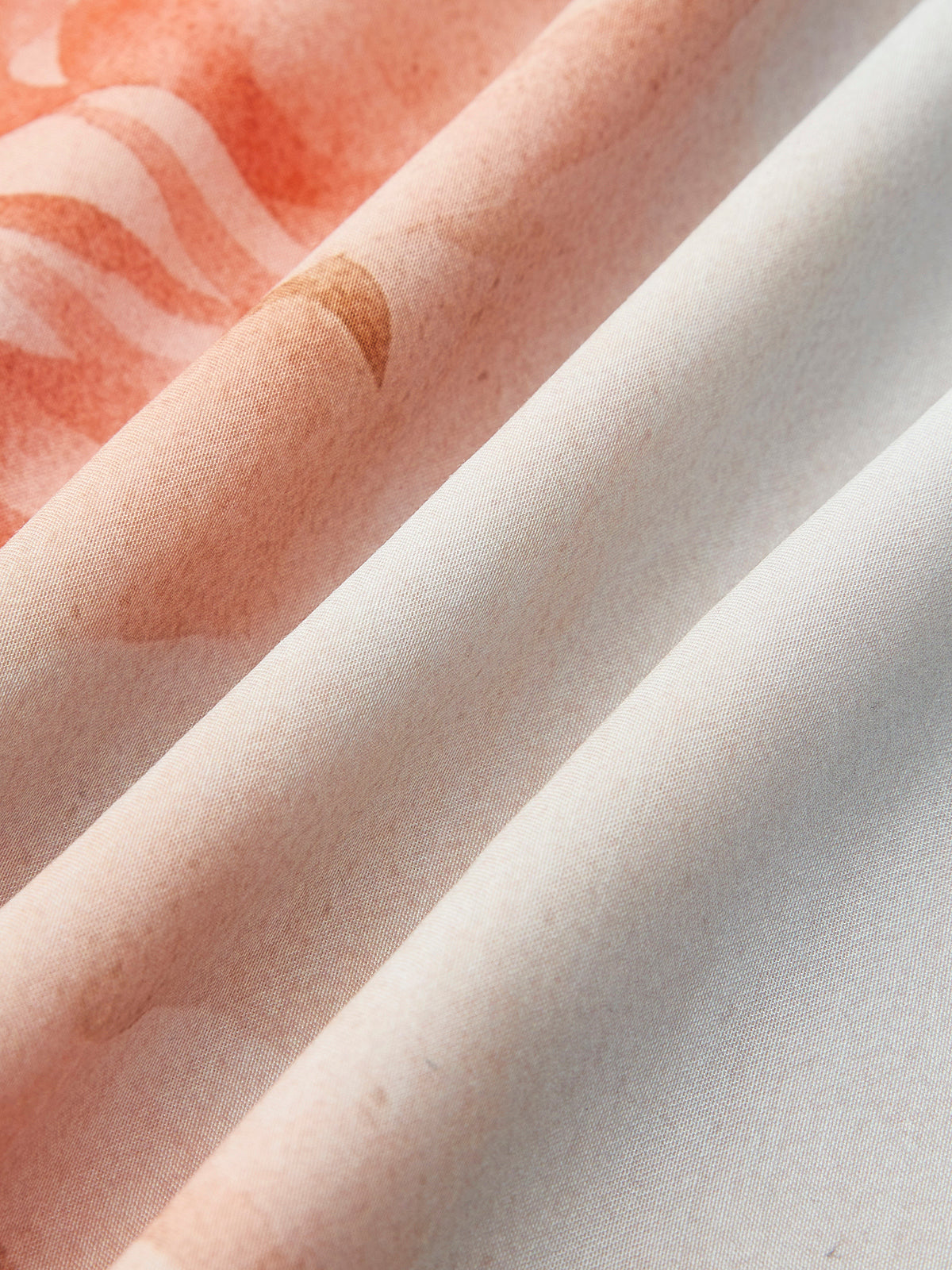 Halbtransparentes, geblümtes Kleid mit Ballonärmeln und Bindedetail