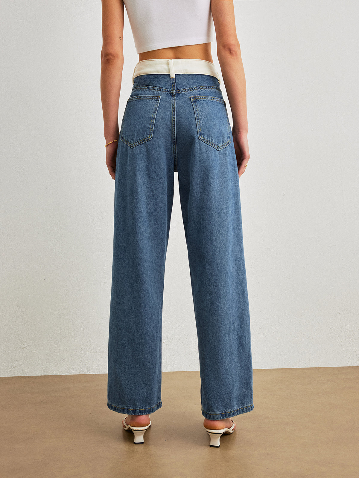 Mid-Waist Contrast Trim Denim Jeans