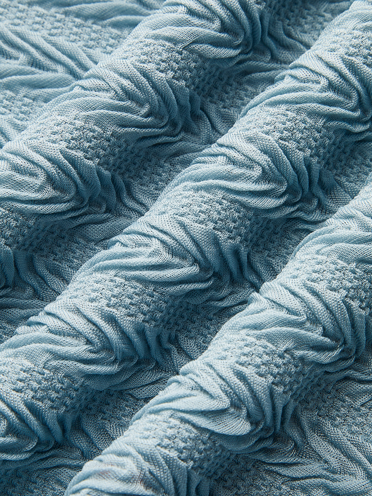 Kleid mit schulterfreiem Rüschenausschnitt