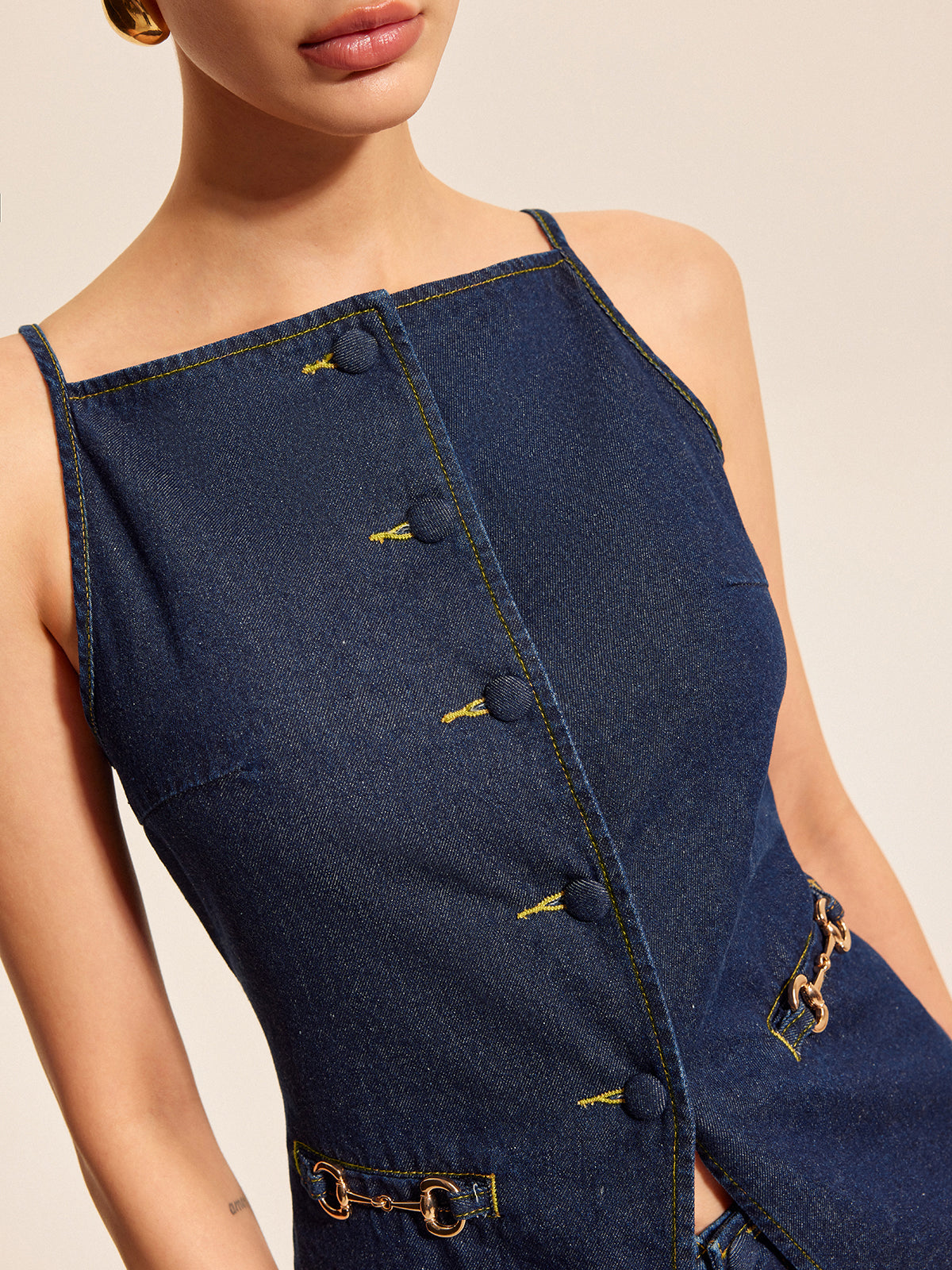 Jeans-Shorts-Set mit Knopfdetails und Schnallenakzenten