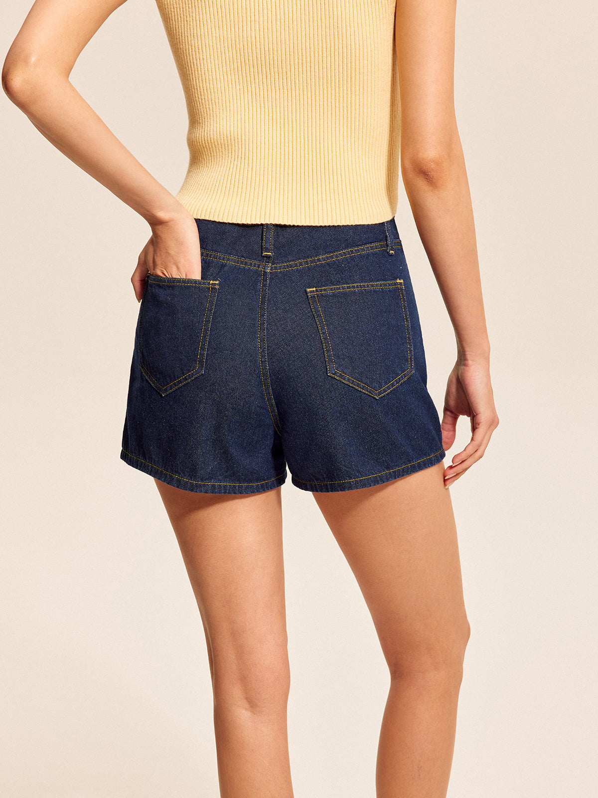 Jeans-Shorts-Set mit Knopfdetails und Schnallenakzenten