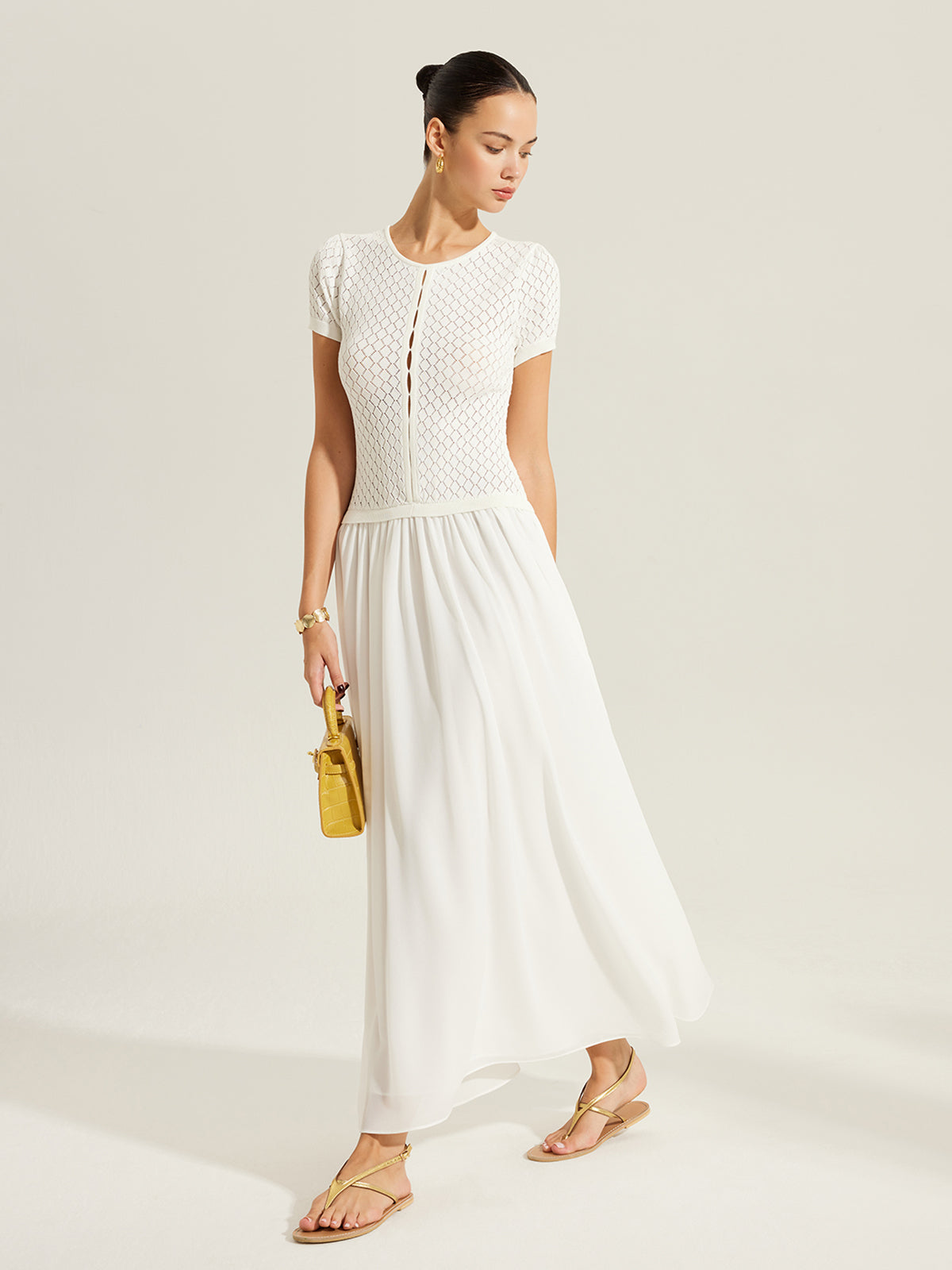 Strickkleid mit transparenten Einsätzen und Knopfleiste