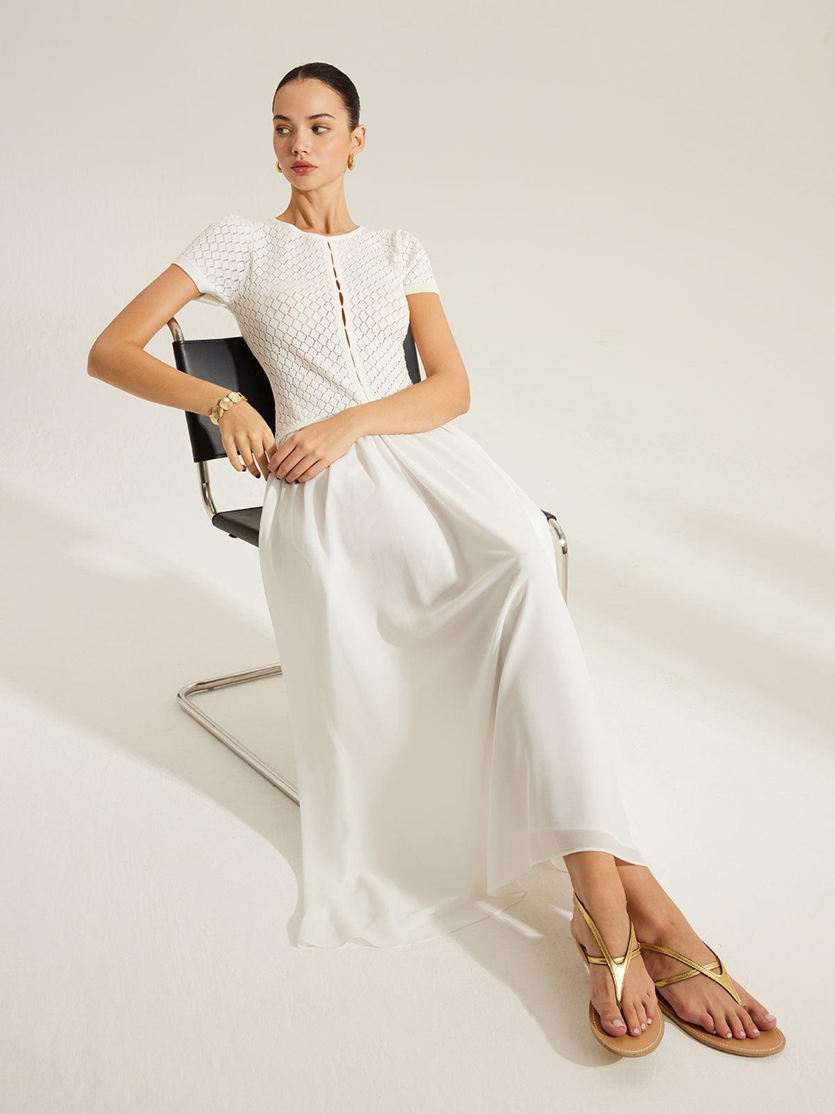 Strickkleid mit transparenten Einsätzen und Knopfleiste