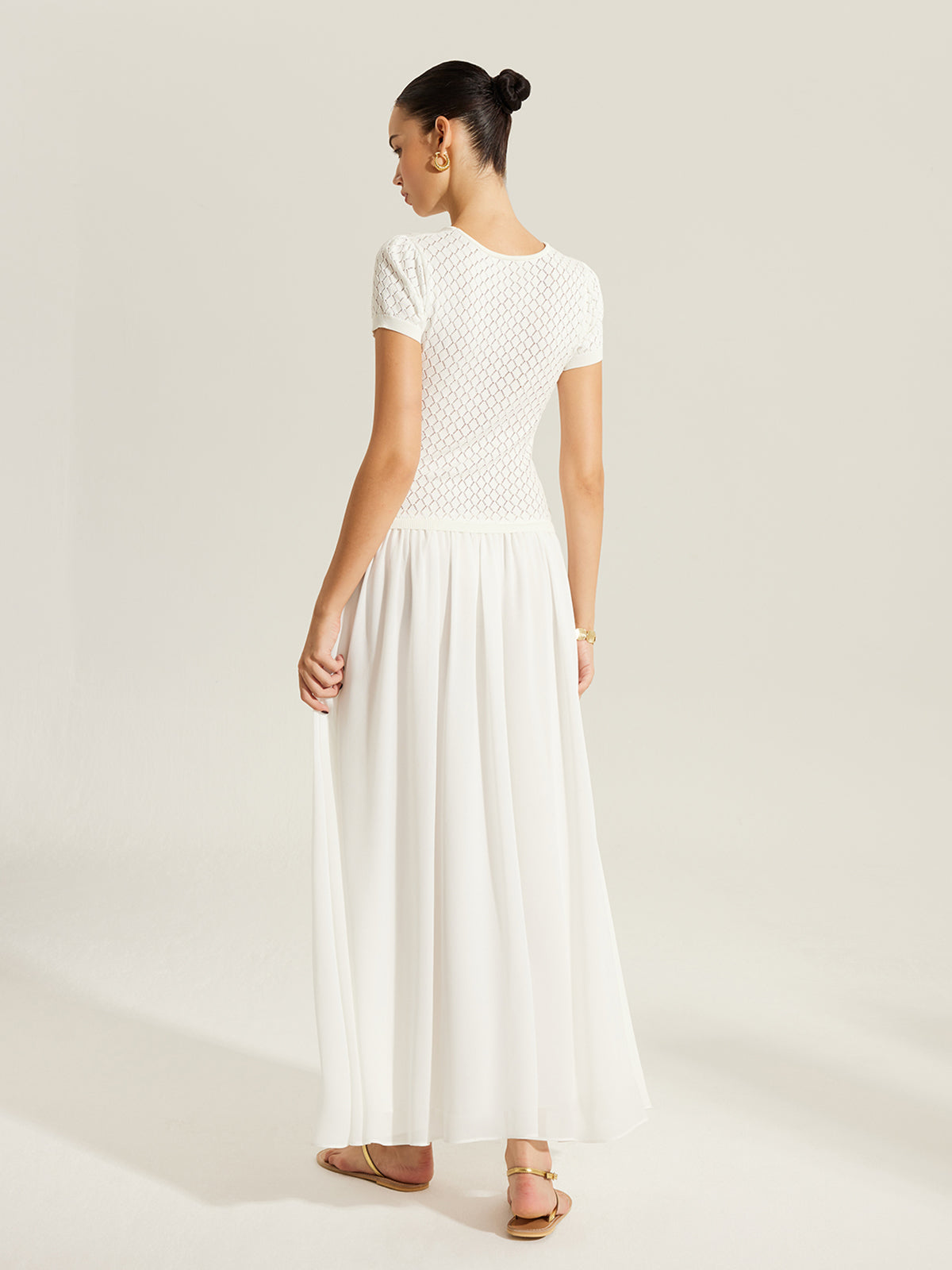 Robe en maille à boutonnage frontal avec empiècements transparents