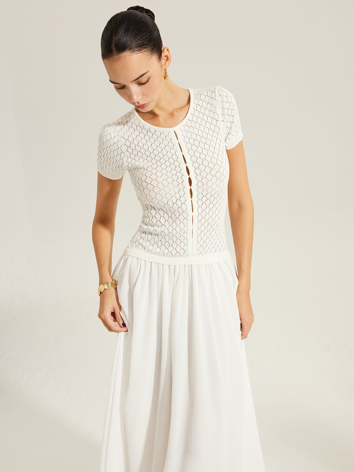 Strickkleid mit transparenten Einsätzen und Knopfleiste