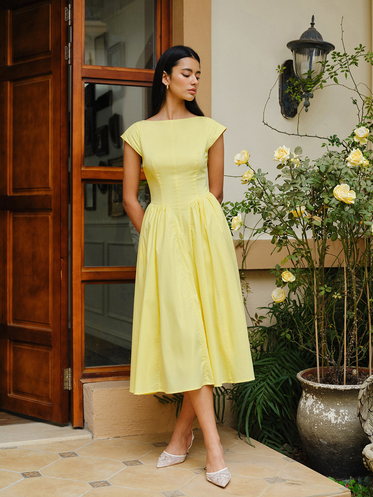 Robe à manches courtes dos nu