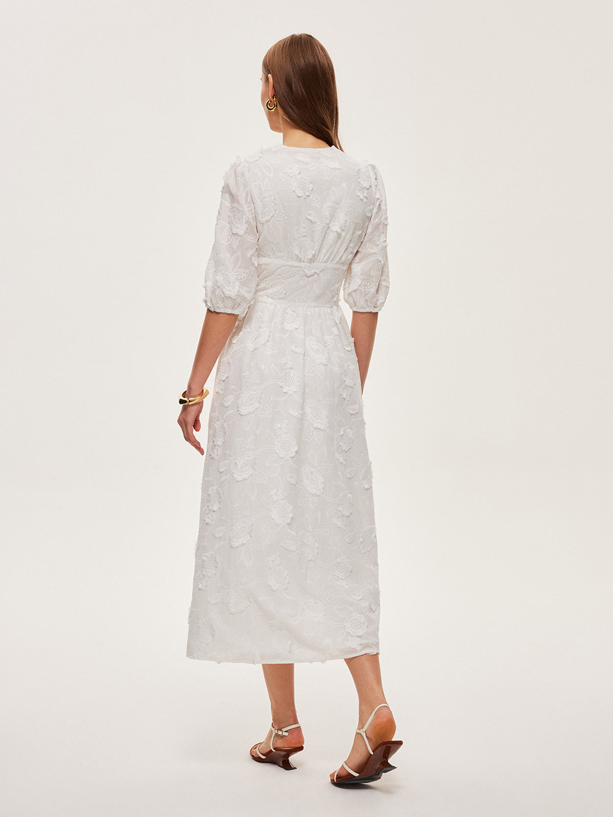 Baumwollkleid mit Stickerei und Knopfleiste