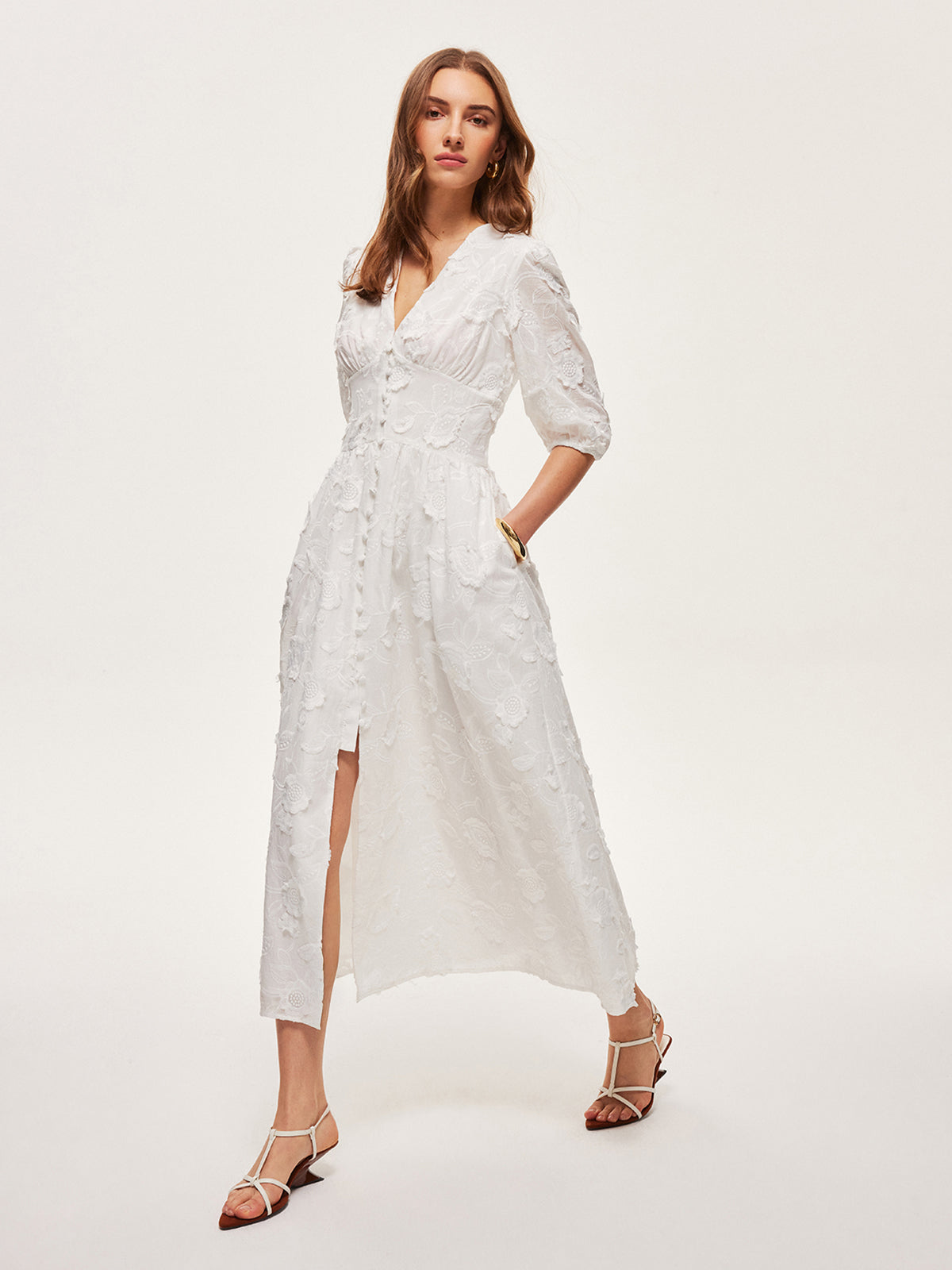 Baumwollkleid mit Stickerei und Knopfleiste