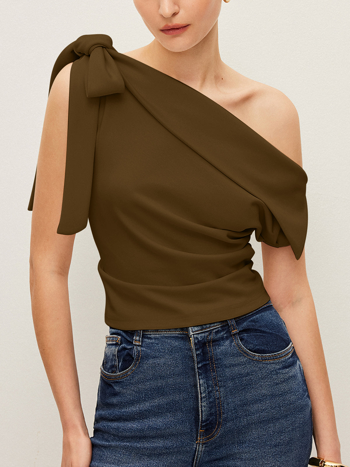 One-Shoulder-Top mit Schleifendetail