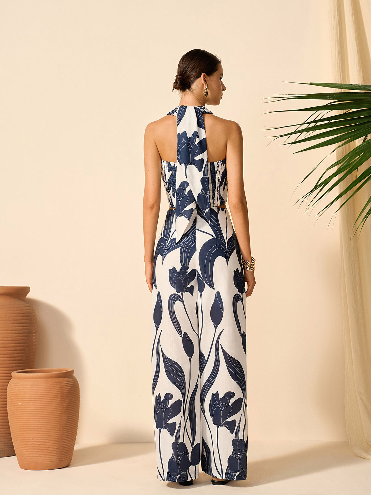 Ensemble haut à licou imprimé fleuri avec pantalon