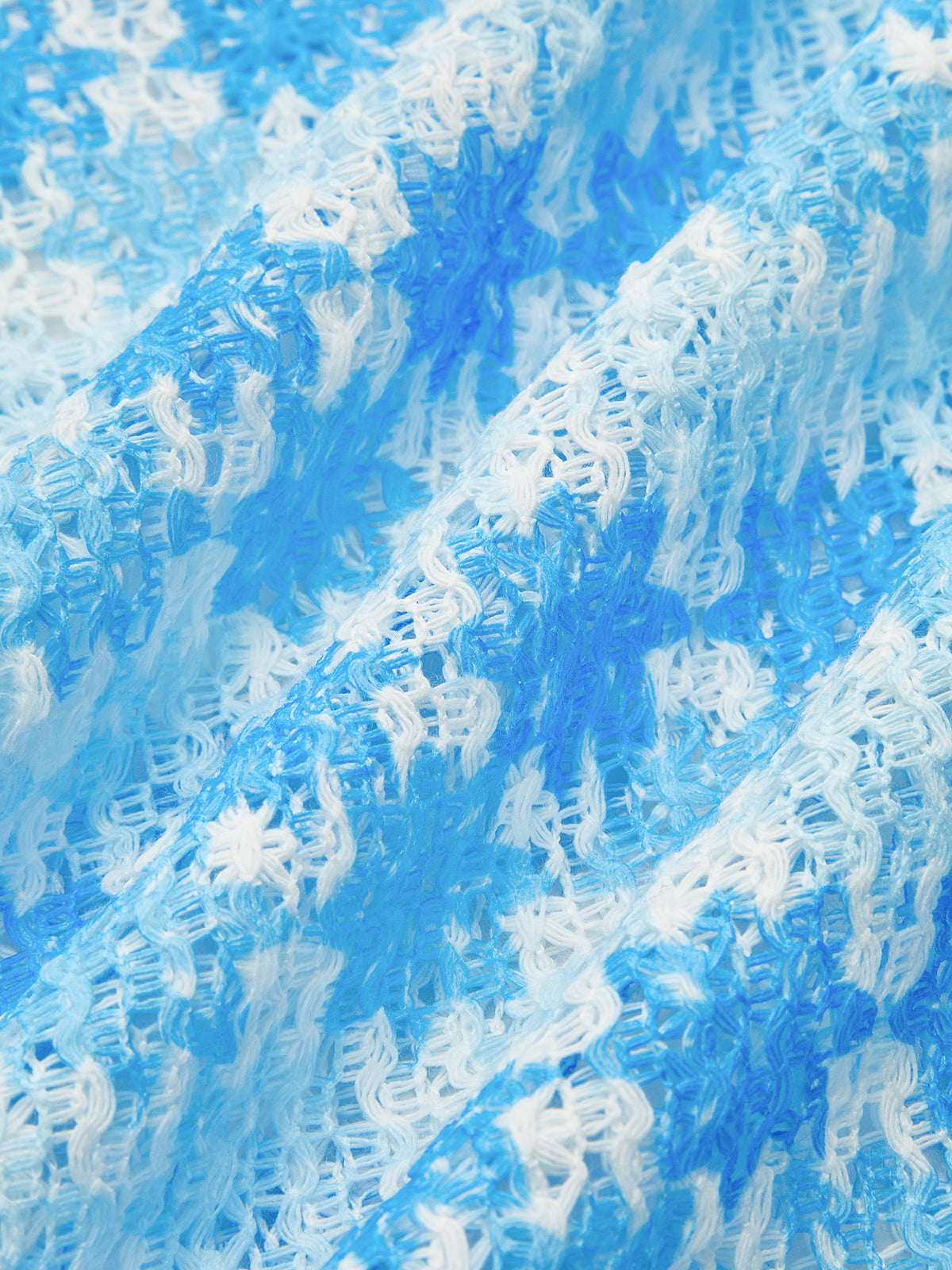 Halbtransparentes, rückenfreies Häkelkleid mit ausgestellten Ärmeln