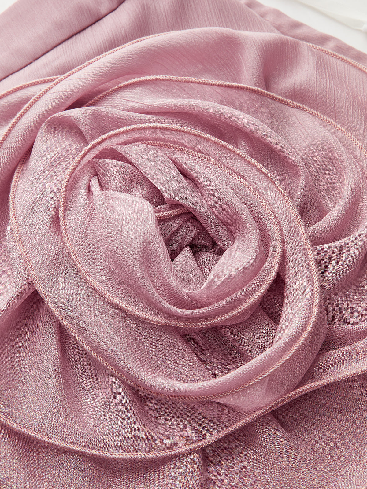 Halbtransparenter, drapierter Chiffon-Skort mit 3D-Rosette