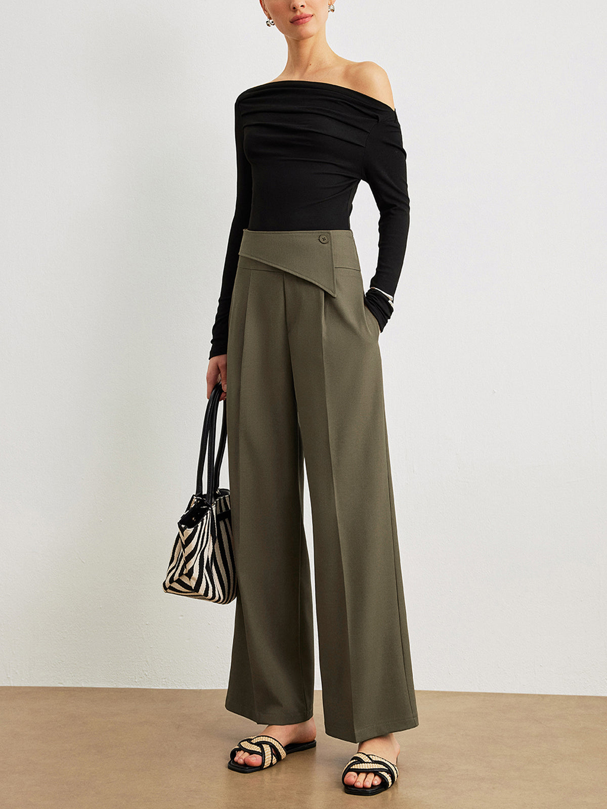 Hose mit mittelhoher Taille und asymmetrischem Design