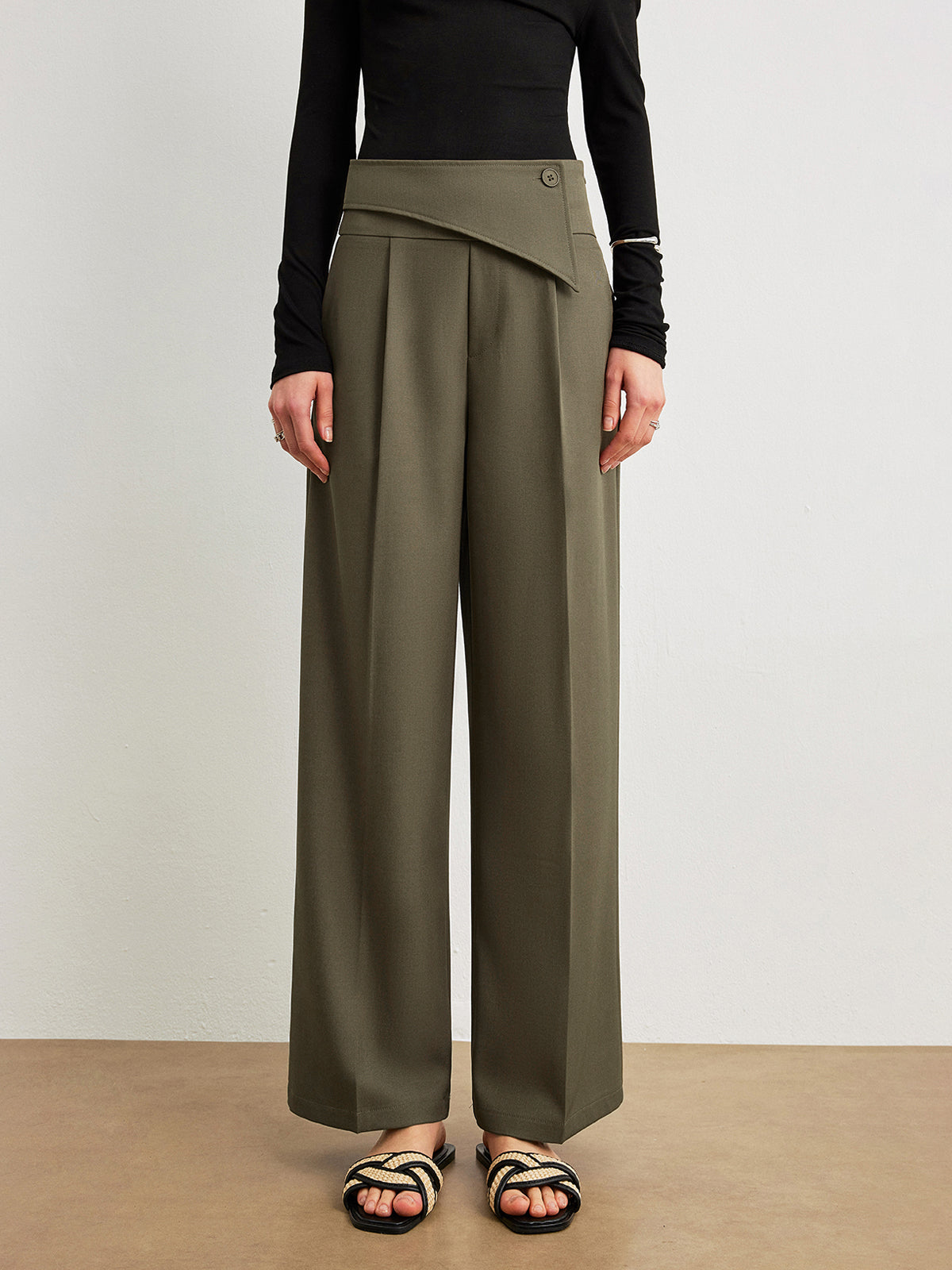 Hose mit mittelhoher Taille und asymmetrischem Design