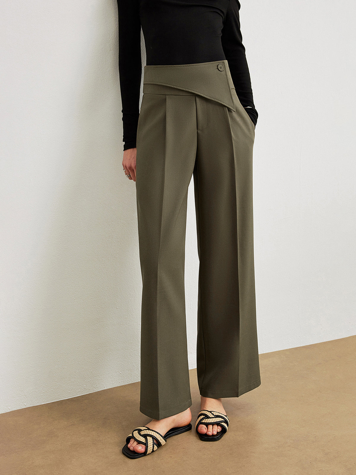 Hose mit mittelhoher Taille und asymmetrischem Design