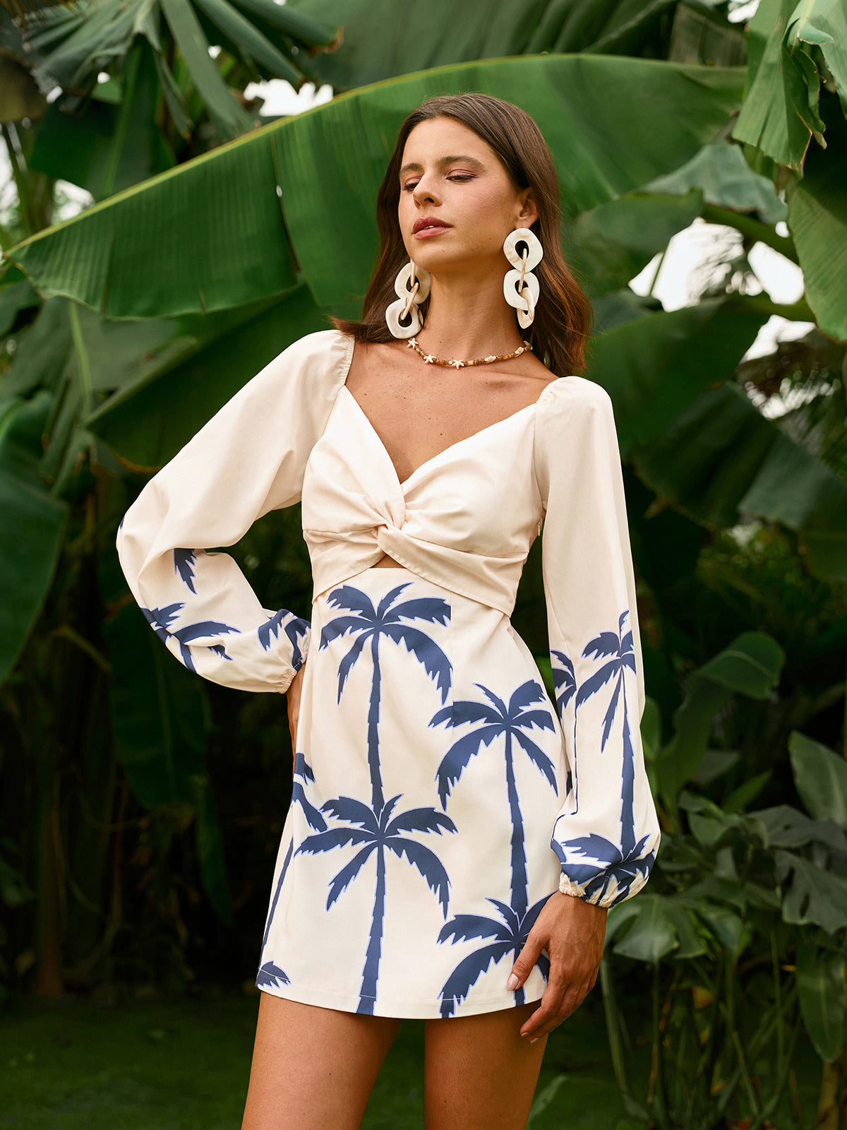 Robe imprimée à manches longues et devant torsadé