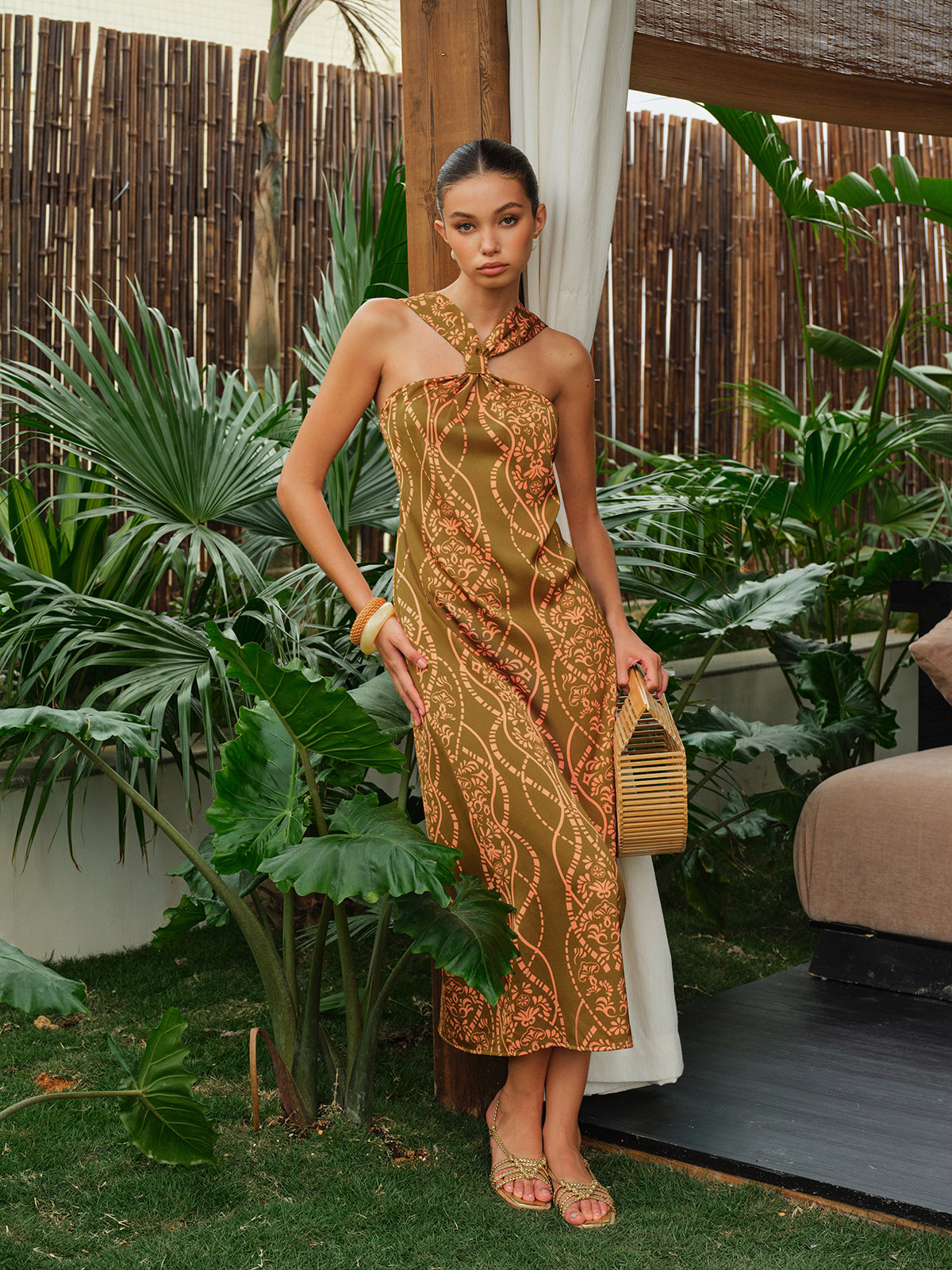 Satin-Halterkragenkleid