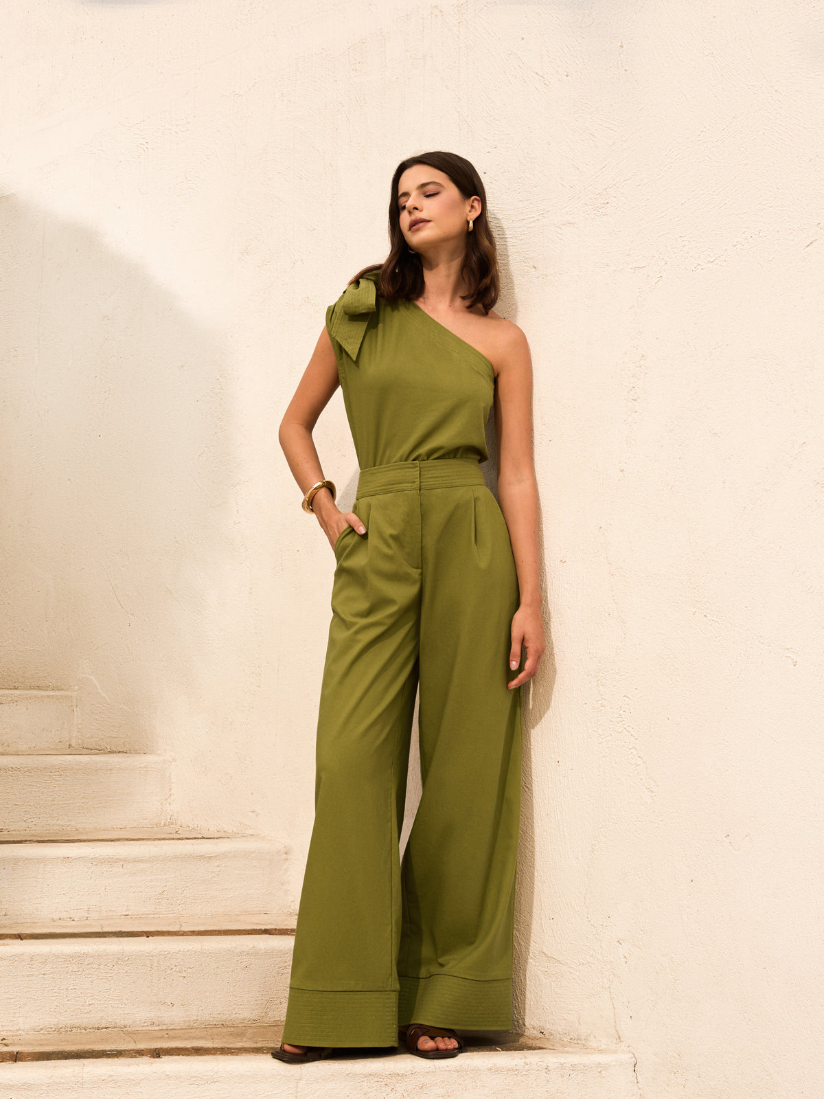 Ensemble pantalon et haut asymétrique en coton et lin