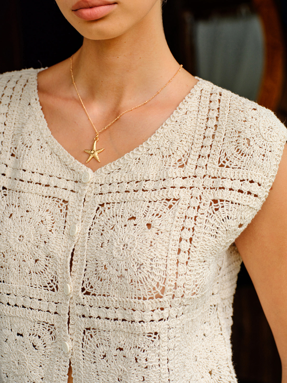 Haut boutonné en crochet de coton