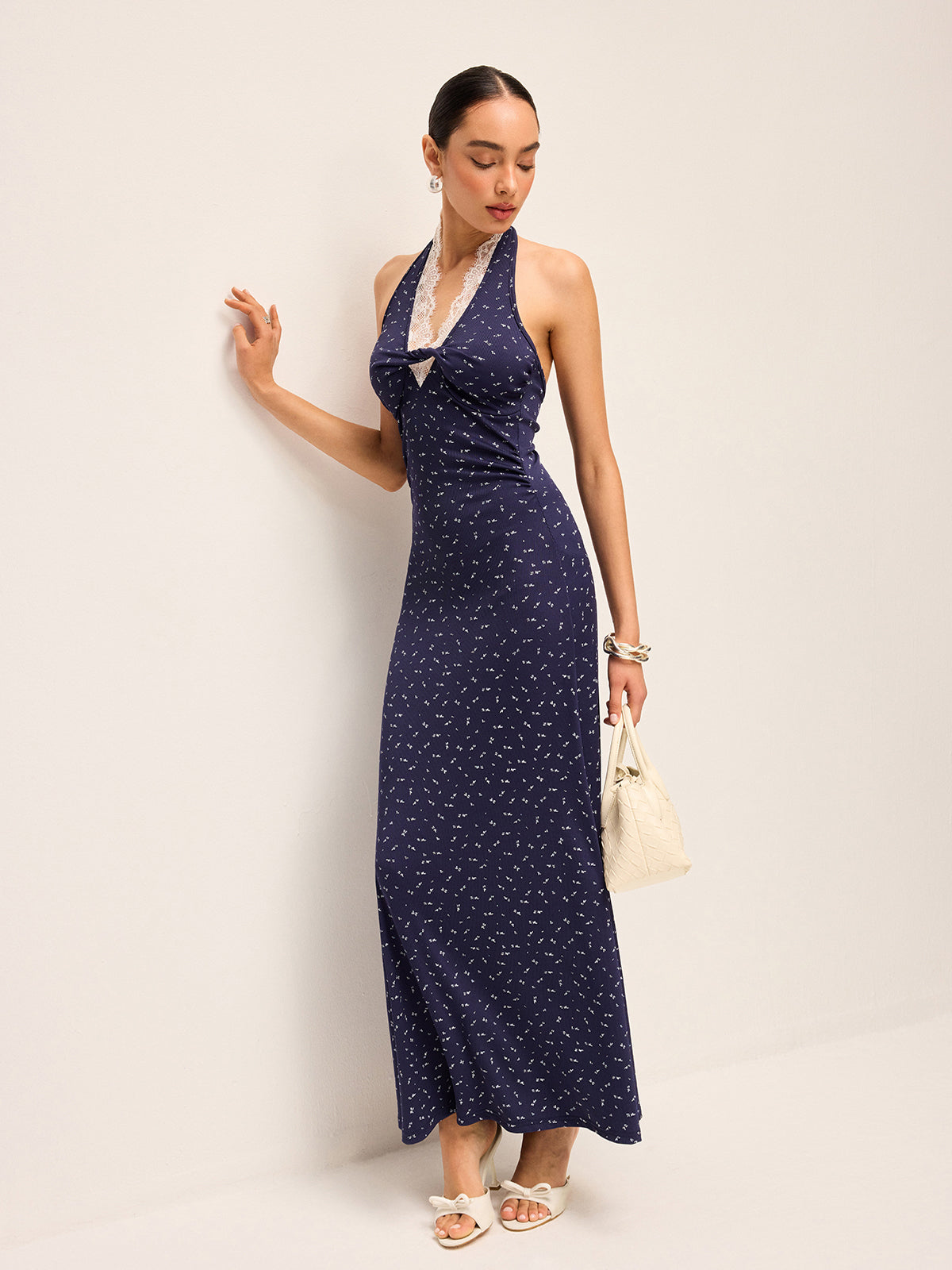 Robe imprimée à licou bordée de dentelle