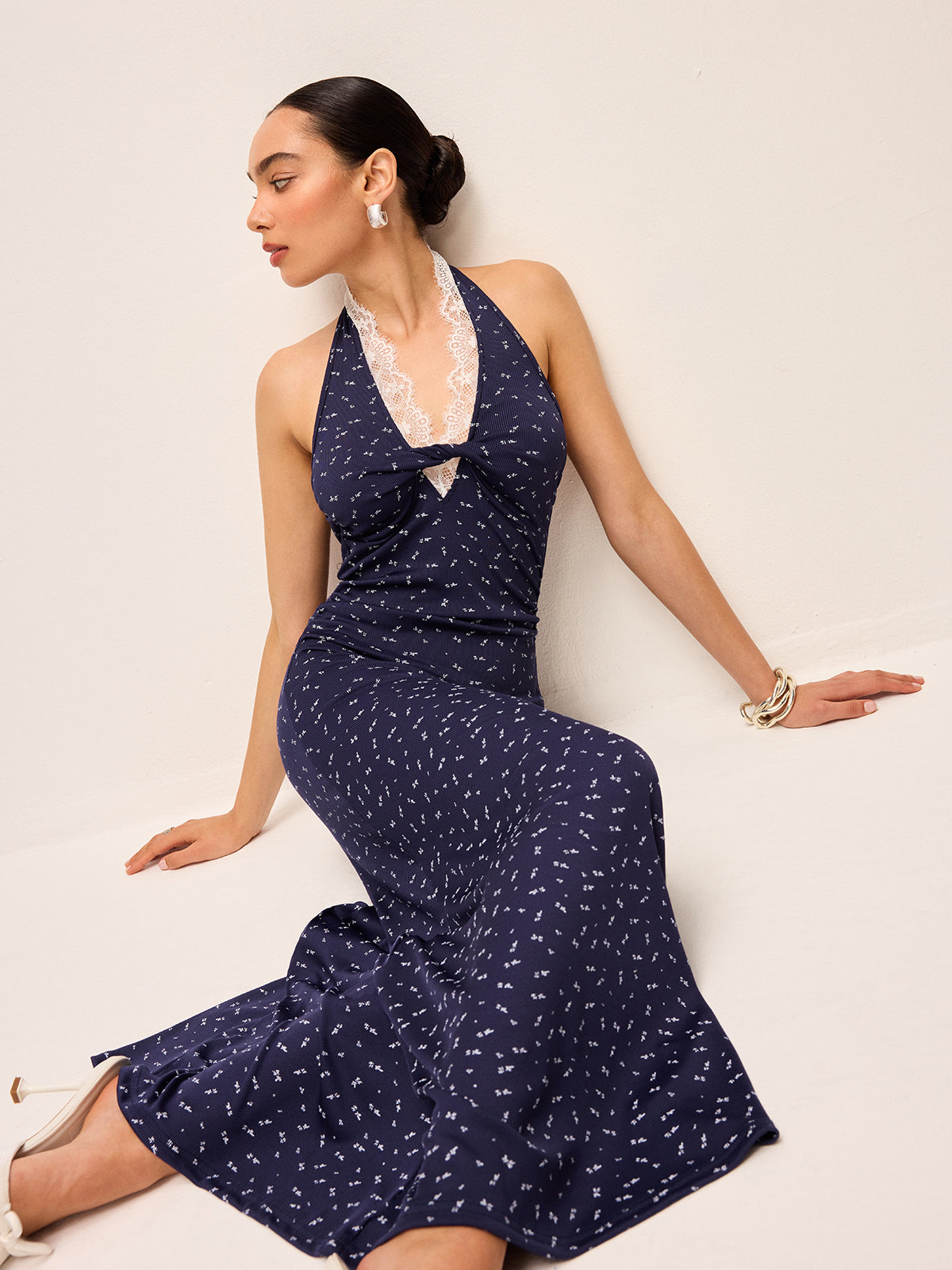 Robe imprimée à licou bordée de dentelle
