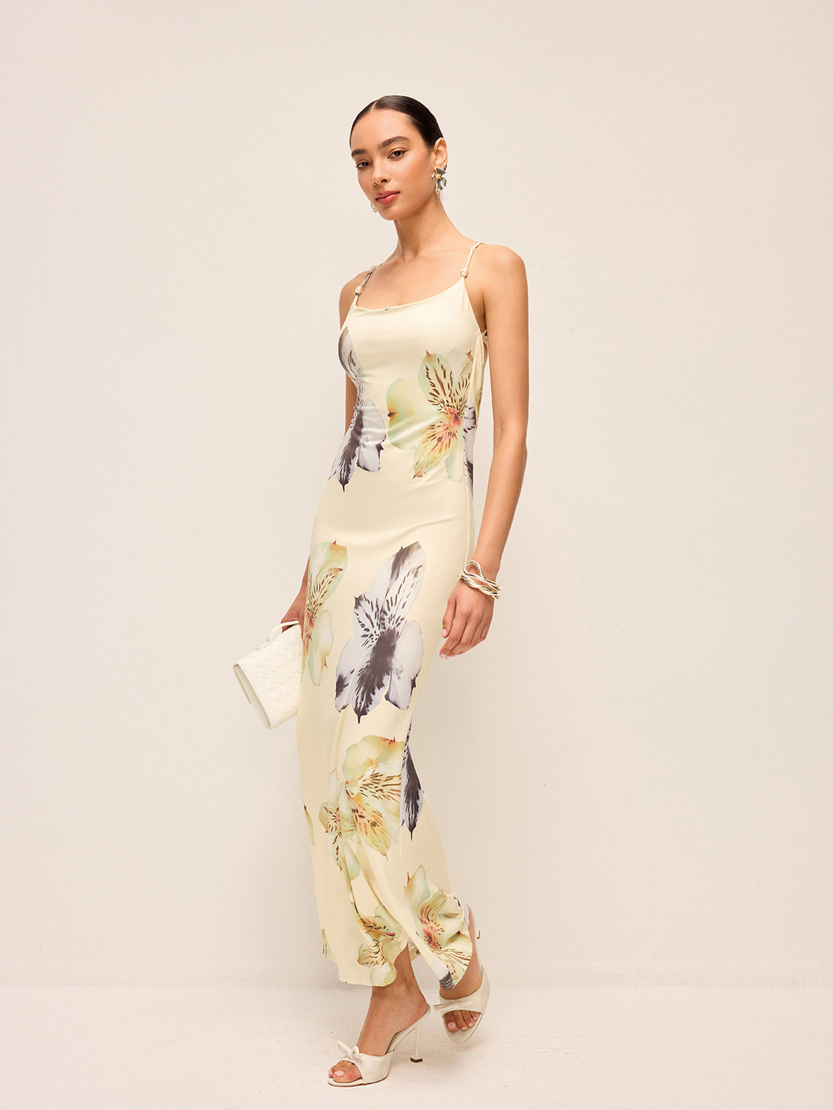 Robe florale sans dos à lacets