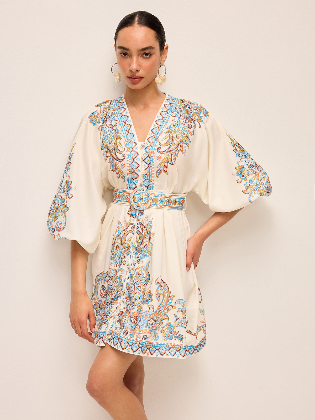 Robe bohème ceinturée à col en V et manches ballon