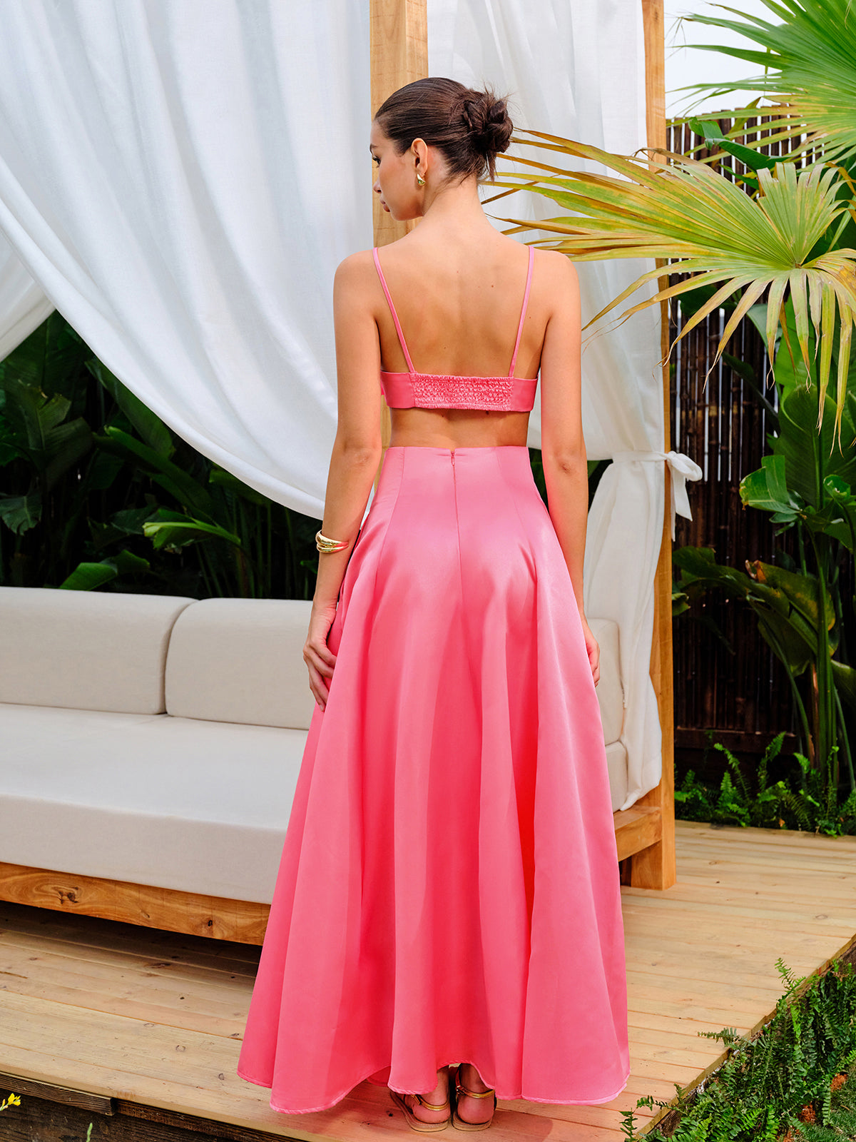 Ensemble crop top à broderies florales et jupe trapèze