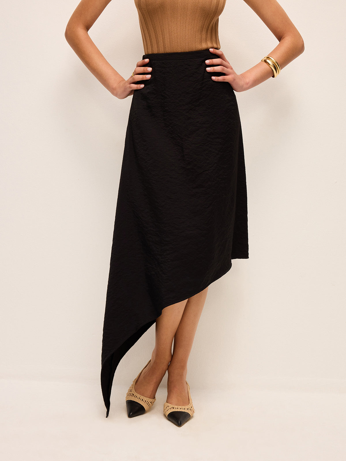Rock mit asymmetrischem Saum